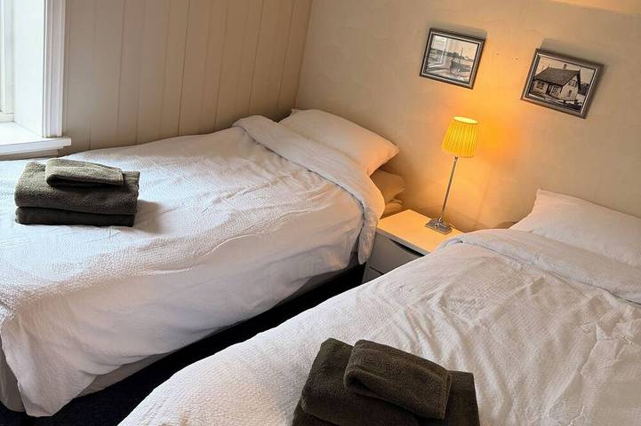 Charming and centrally located detached house by the marina. 3 bedroom, Ev charg in Haugesund