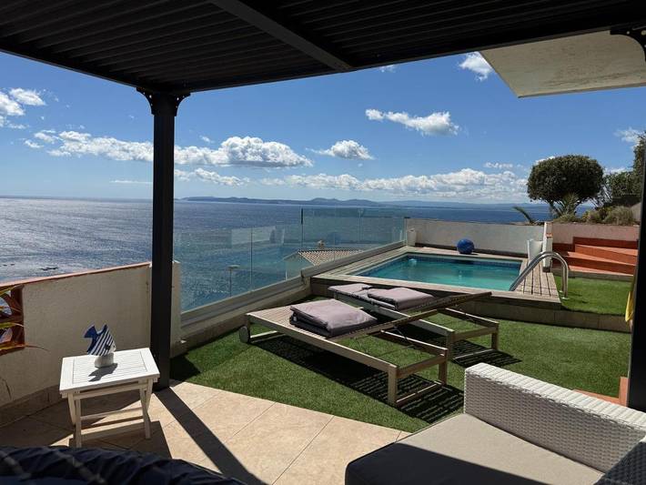 Chalet para 6 personas, con jardín además de piscina y jacuzzi en Alt Empordà