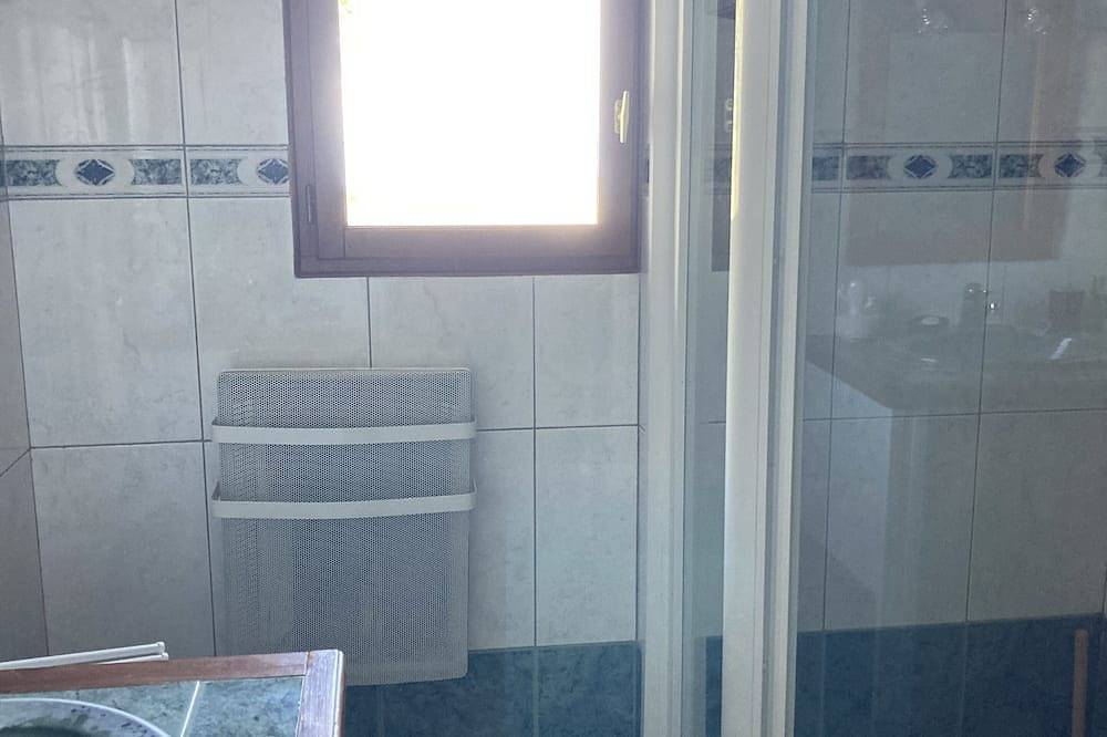 Villa Pour 4 Personnes Avec Jardin pas Loin Dajaccio in Sant'Andrea d'Orcino, Ajaccio e dintorni