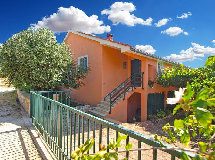 Ferienwohnung für 8 Personen, mit Terrasse und Pool