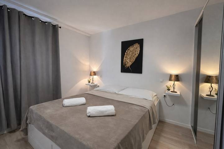 Ganze Wohnung, 2 Bedroom Apartment Karla A2 for 4 person in Stanići near city Omiš  in Stanici, Omis-Riviera