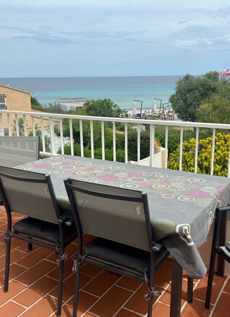 Appartement entier, Appartement L'Île-Rousse, les pieds dans l’eau in L'Île-Rousse, Région de Calvi