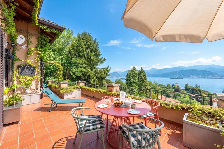Il Dipinto Sul Lago Stresa Center: Terrace and Garden in Stresa, Comune di Stresa