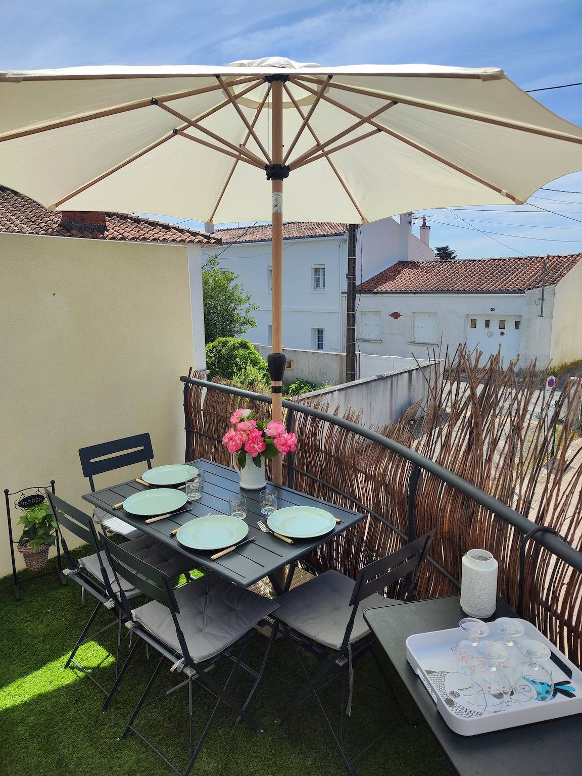 Apartamento entero, Apartamento céntrico en planta alta con garaje y balcón in La Tranche-sur-Mer, Vandea