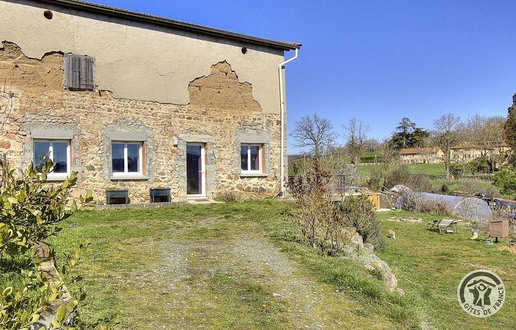 Gîte pour 6 personnes, avec jardin et piscine, animaux acceptés dans Rhône - 2