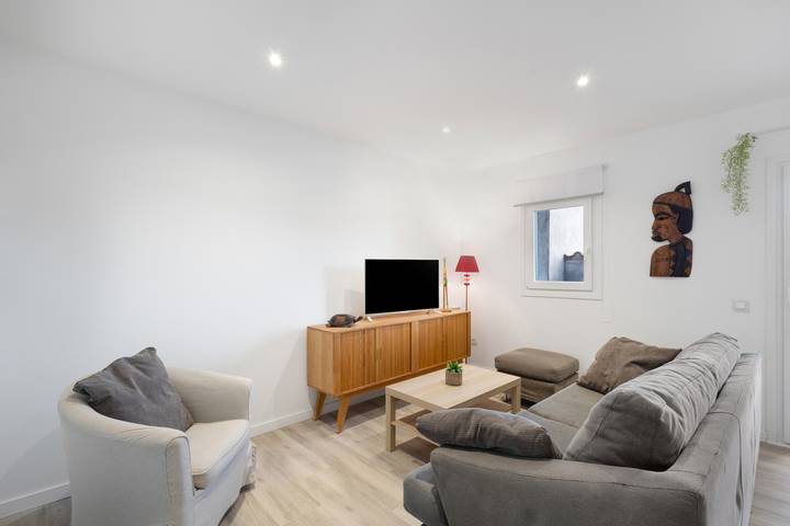 Apartamento entero, Apartamento 'Cal Brigida' con vistas a la montaña, Wi-Fi y aire acondicionado in San Martín de Tous, Interior de Barcelona