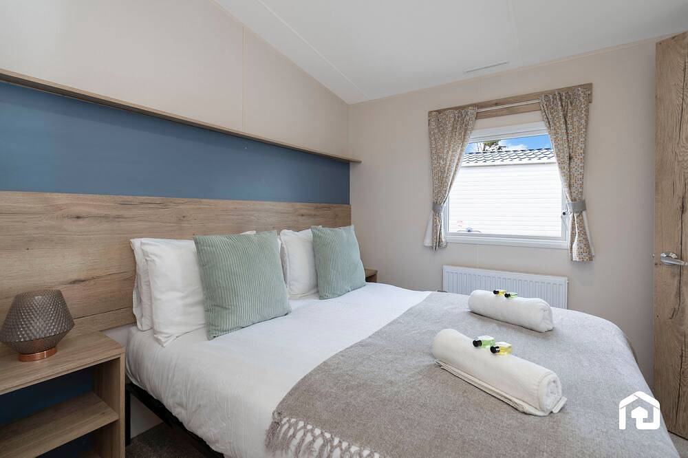 Swimming pool, entertainment complex, and children's play areas. in Edinburgh und Lothian