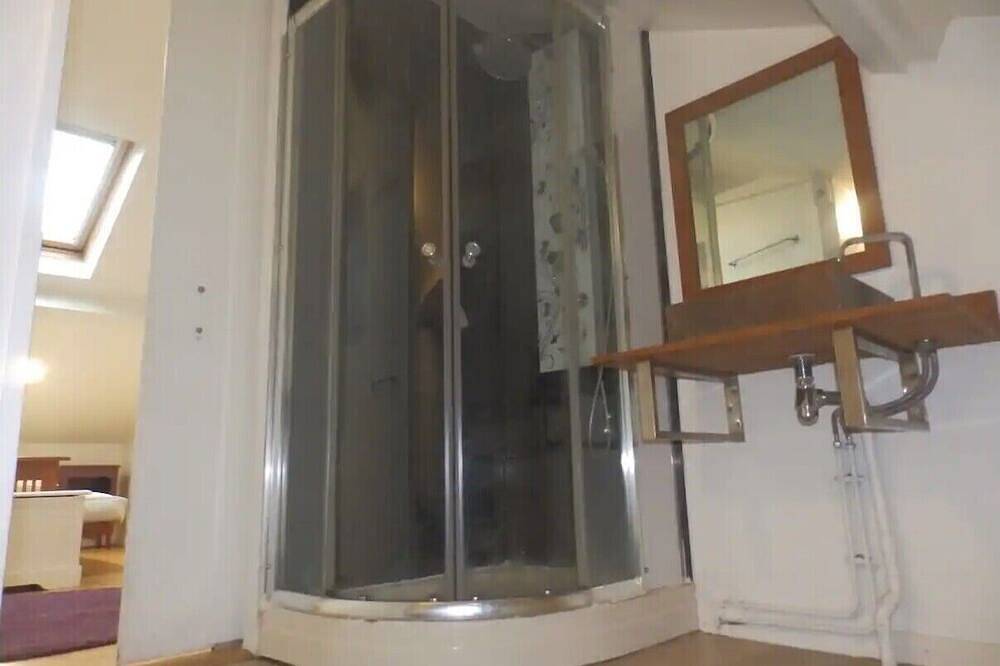 Appartement entier, Appartement mansardé in Juvisy-sur-Orge, Essonne