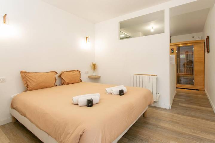 Appartement de vacances pour 4 personnes, avec jardin ainsi que jacuzzi et sauna