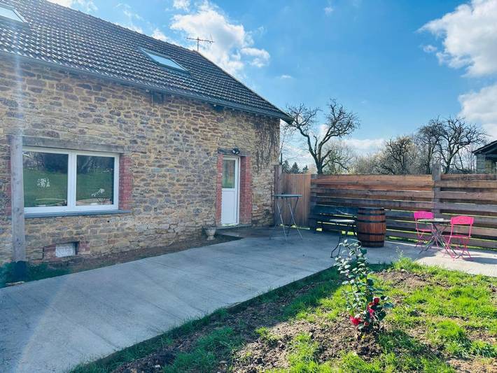 Location de vacances pour 6 personnes, avec terrasse, animaux acceptés à Éteignières