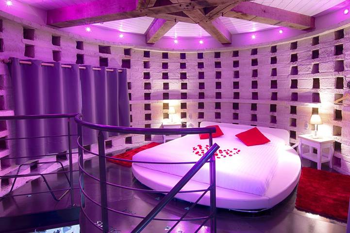 Gîte pour 2 personnes, avec jacuzzi ainsi que terrasse et sauna à Vendeuvre-du-Poitou