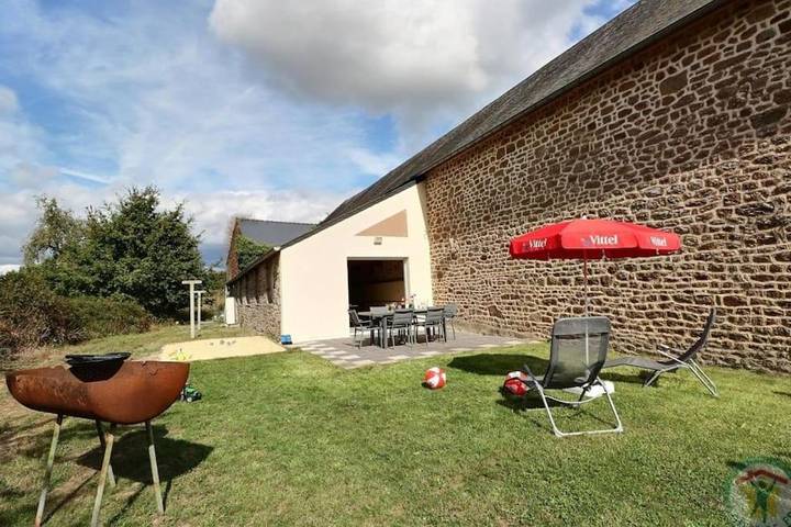 Location de vacances pour 7 personnes, avec jardin et terrasse à Saint-Georges-de-Reintembault - 2