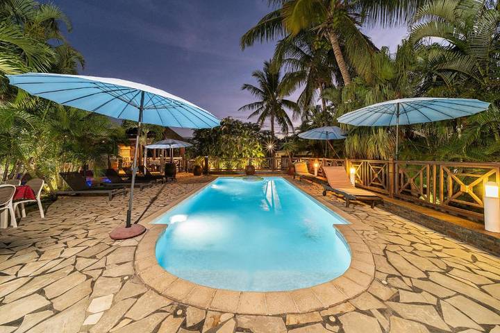 Location de vacances pour 20 personnes, avec jardin ainsi que jacuzzi et piscine, animaux acceptés à L'Étang-Salé - 3