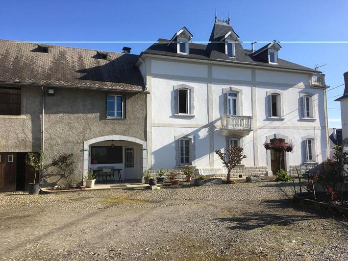 Chambre d’hôte pour 2 personnes, avec Terrasse et Jardin ainsi que Piscine et Vue à Louey