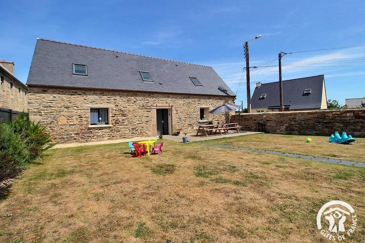 Gîte pour 7 personnes, avec terrasse et jardin - 1