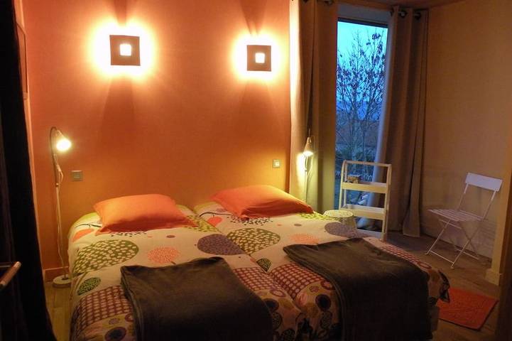 Location de vacances pour 8 personnes, avec jardin et piscine à Verrières - 4