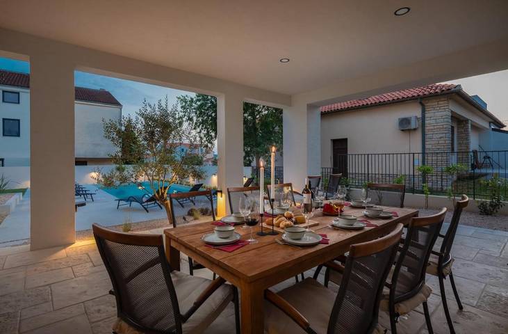 Villa pour 11 personnes, avec piscine et sauna ainsi que jardin et vue à Biograd na Moru - 4