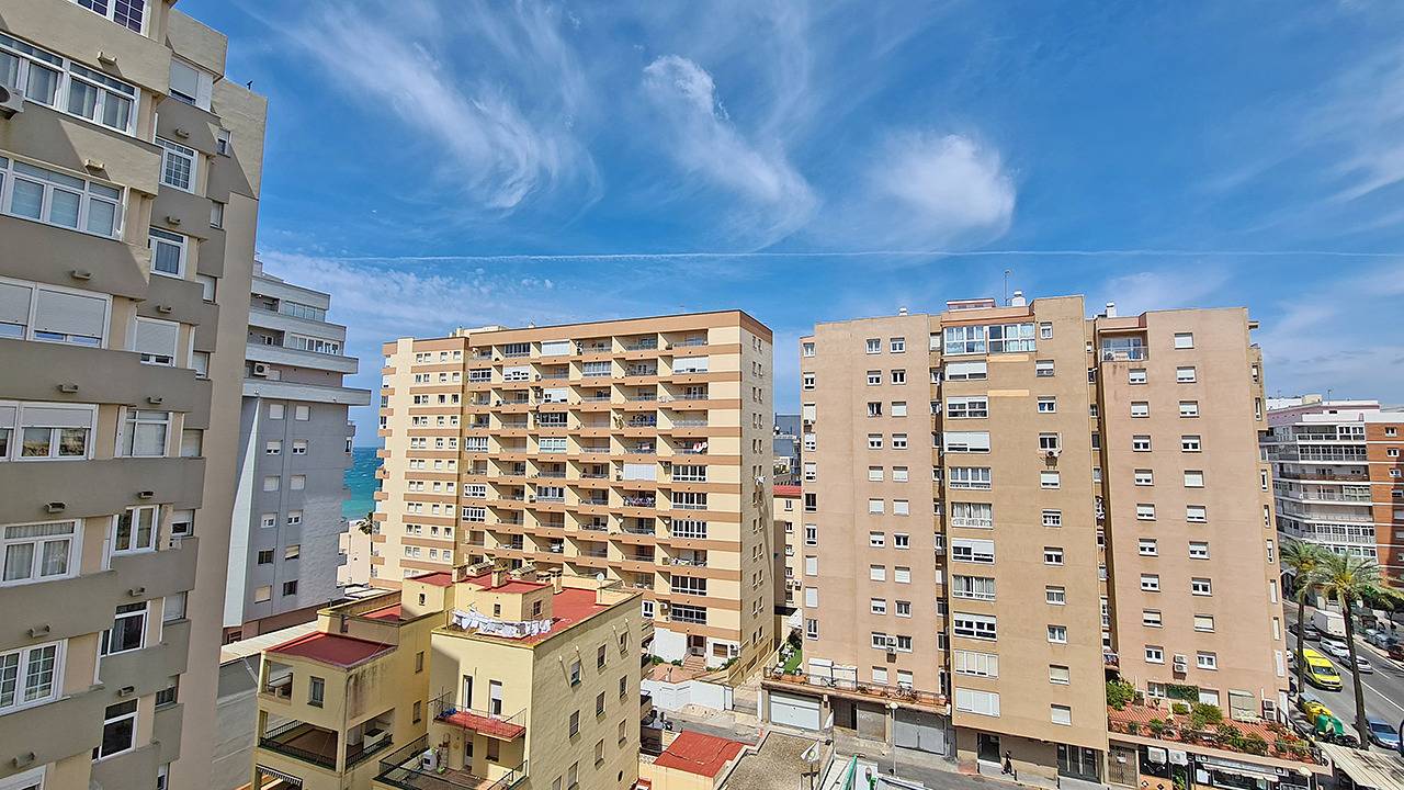Entire apartment, Avenida Paseo 3 Rooms 2 baños in Playa La Victoria, Cádiz