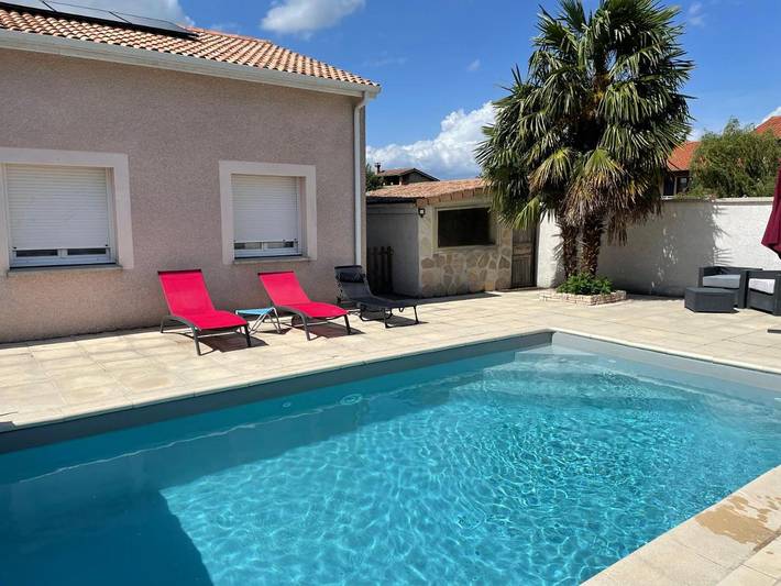 Chambre d’hôte pour 8 personnes, avec piscine ainsi que jacuzzi et jardin