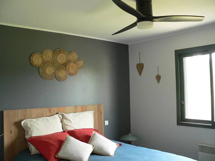 Location de vacances pour 2 personnes, avec jardin ainsi que vue et terrasse dans Lac de la Cavayère - 3