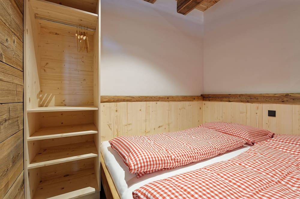 Ganze Wohnung, Ferienwohnung\"Tischlerhof Alm\" mit Balkon und Bergblick in San Giacomo, Ahrntal