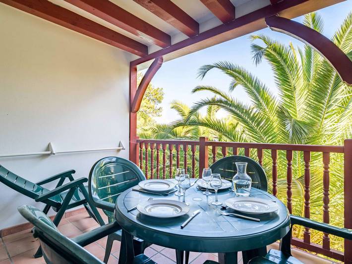 Appartement de vacances pour 4 personnes, avec piscine et terrasse