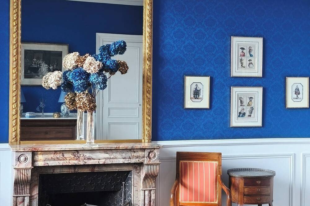 A suite in the French style at Le Château de La Coste in Saint-Julien (Côtes-d'Armor), Côtes-d'Armor