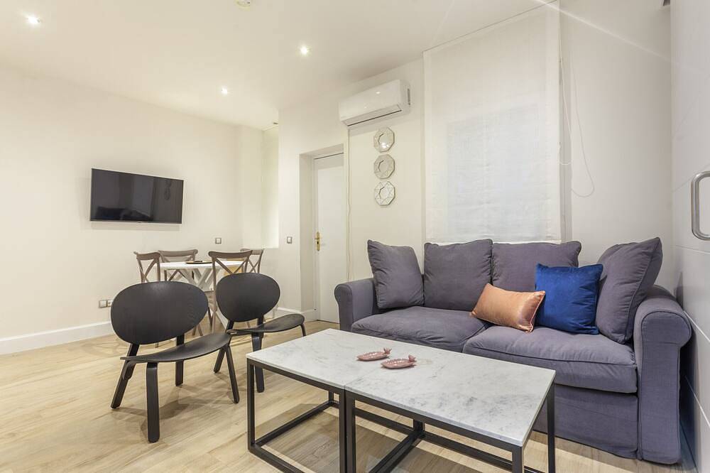 Entire apartment, Universidad Ii apartment in Madrid in Tetuán, Madrid