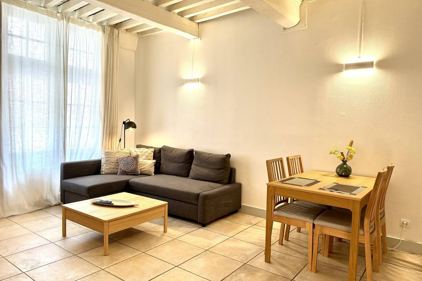 Ganze Wohnung, Ferienwohnung für 2 Personen mit Terrasse in Nîmes, Nimes und Umgebung