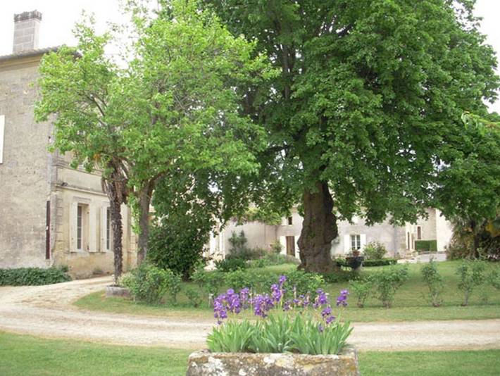 Location de vacances pour 3 personnes, avec jardin ainsi que terrasse et vue à Puisseguin - 3