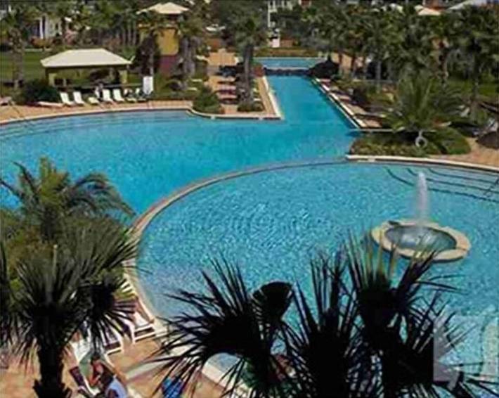 Vacation rental for 16 people, with pool and balcony in Gulf Coast