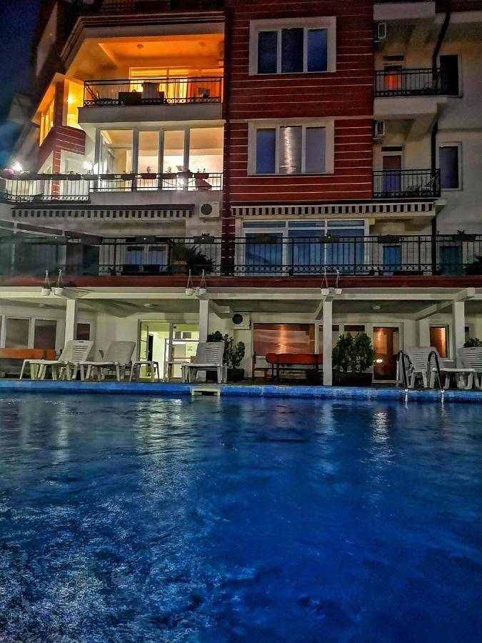 Vakantiewoning voor 4 personen, with Balkon and Terras as well as Zwembad and Sauna in Ohrid