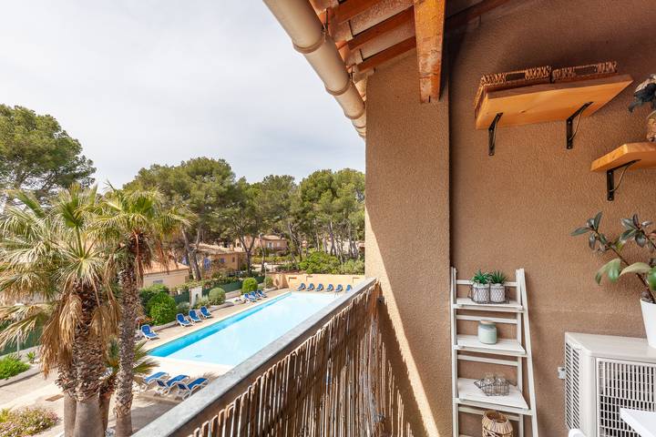 Location de vacances pour 4 personnes, avec bassin pour enfant ainsi que balcon et jardin à Sanary-sur-Mer