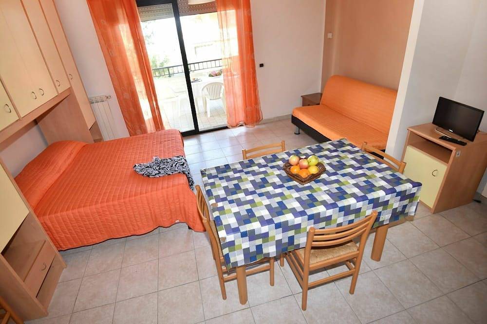 Apartamento entero, Acogedor apartamento para 3 personas con Wifi, Tv, terraza, mascotas permitida y aparcamiento in Silvi, Provincia de Teramo