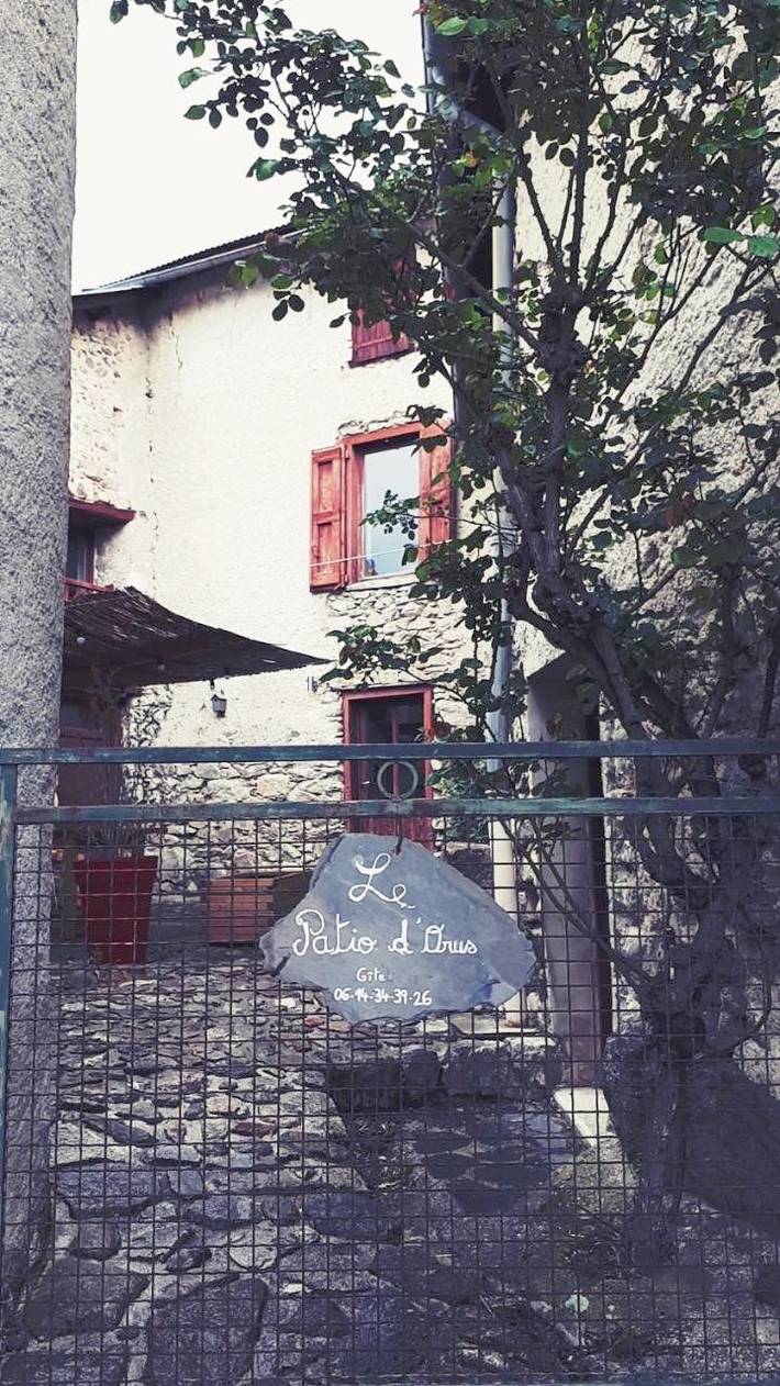 Gîte pour 14 personnes, avec vue et jardin, animaux acceptés à Orus