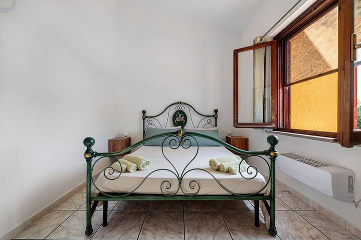 Bed and breakfast 'Casa Misè - Salvia Double Room' with Wi-Fi and air conditioning in Poggio dei Pini, Capoterra