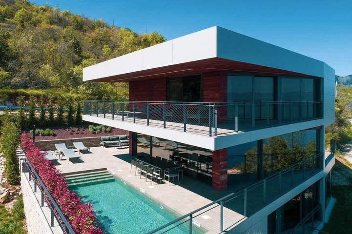 Location de vacances pour 14 personnes, avec jacuzzi et jardin ainsi que sauna et piscine dans Mošćenice