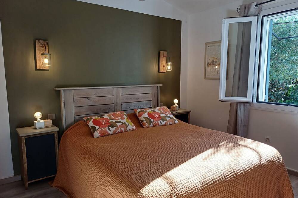 Fully air-conditioned house Heated Swimming Pool in Maubec, Parc naturel régional du Luberon