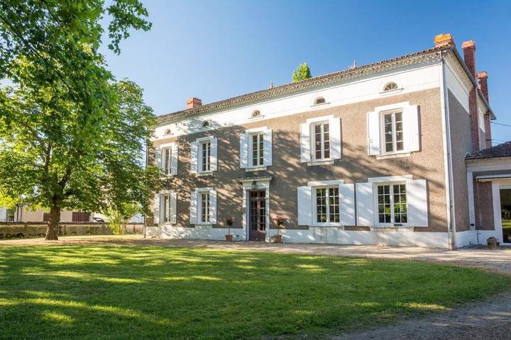 Chambre d’hôte pour 4 personnes, avec vue ainsi que jardin et piscine