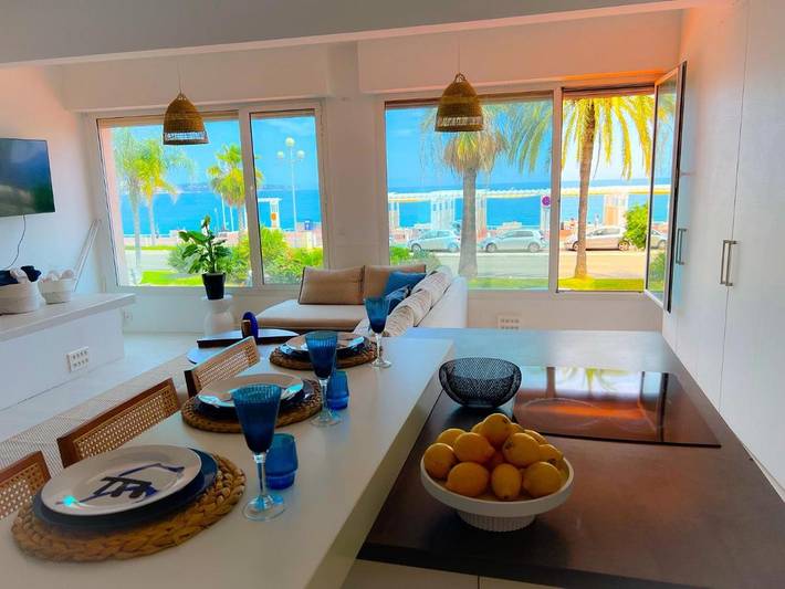 Gîte pour 3 personnes, avec vue et terrasse dans Plage Carras Nice