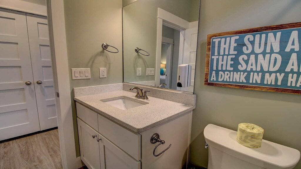 Ganze Wohnung, Crabacabana: The Heart of Corolla Beach Life/Steps to Sand<10 min. in Corolla, Currituck County