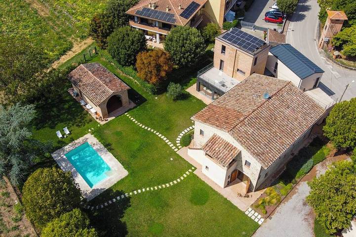 Agriturismo Borgo Re - Intero Casale in Deruta, Perugia e dintorni