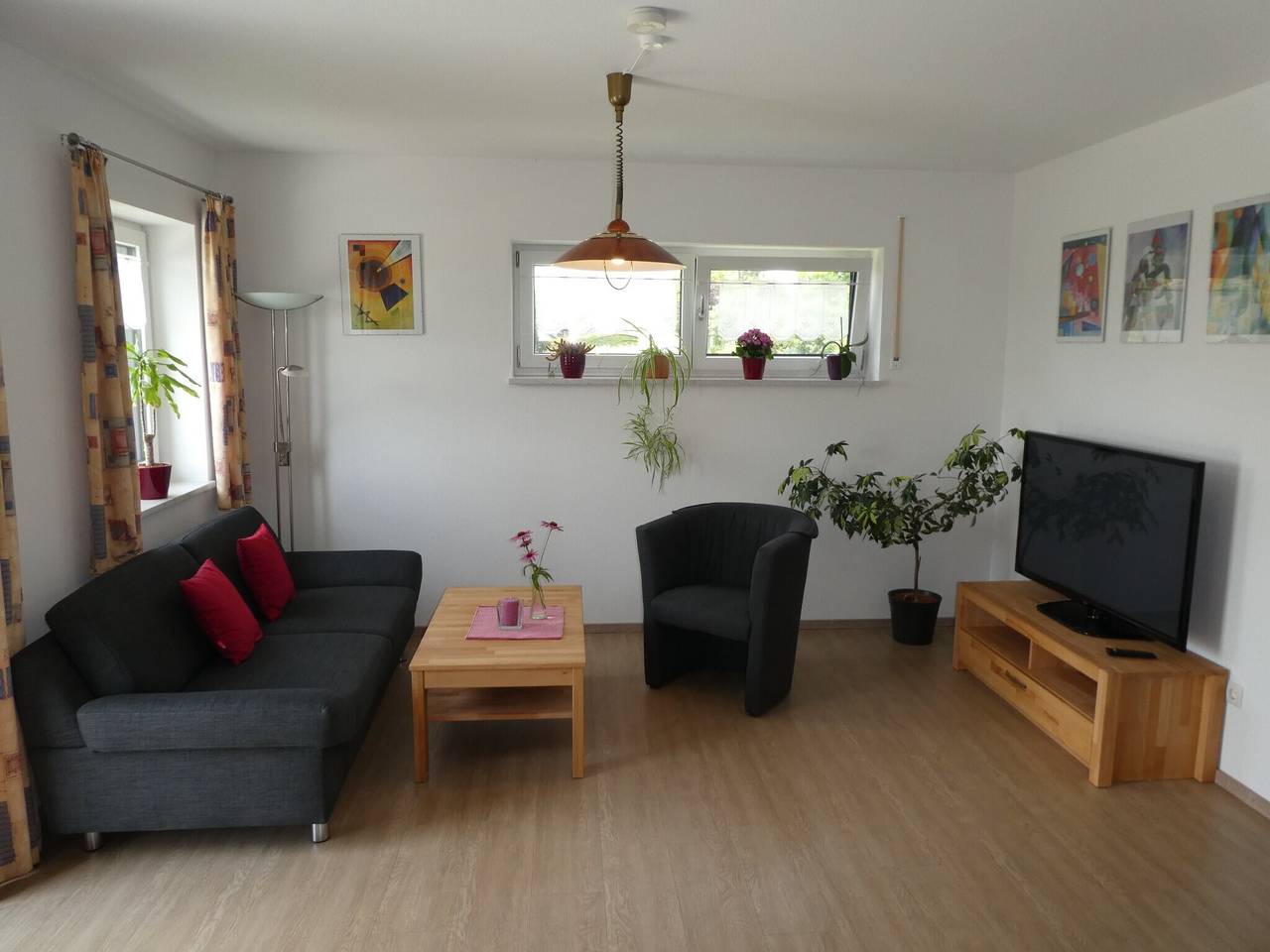 Ganze Wohnung, Ferienwohnung Birnbaum mit privater Terrasse, Gemeinschaftsgarten und Wlan in Gunzenhausen, Fränkisches Seenland