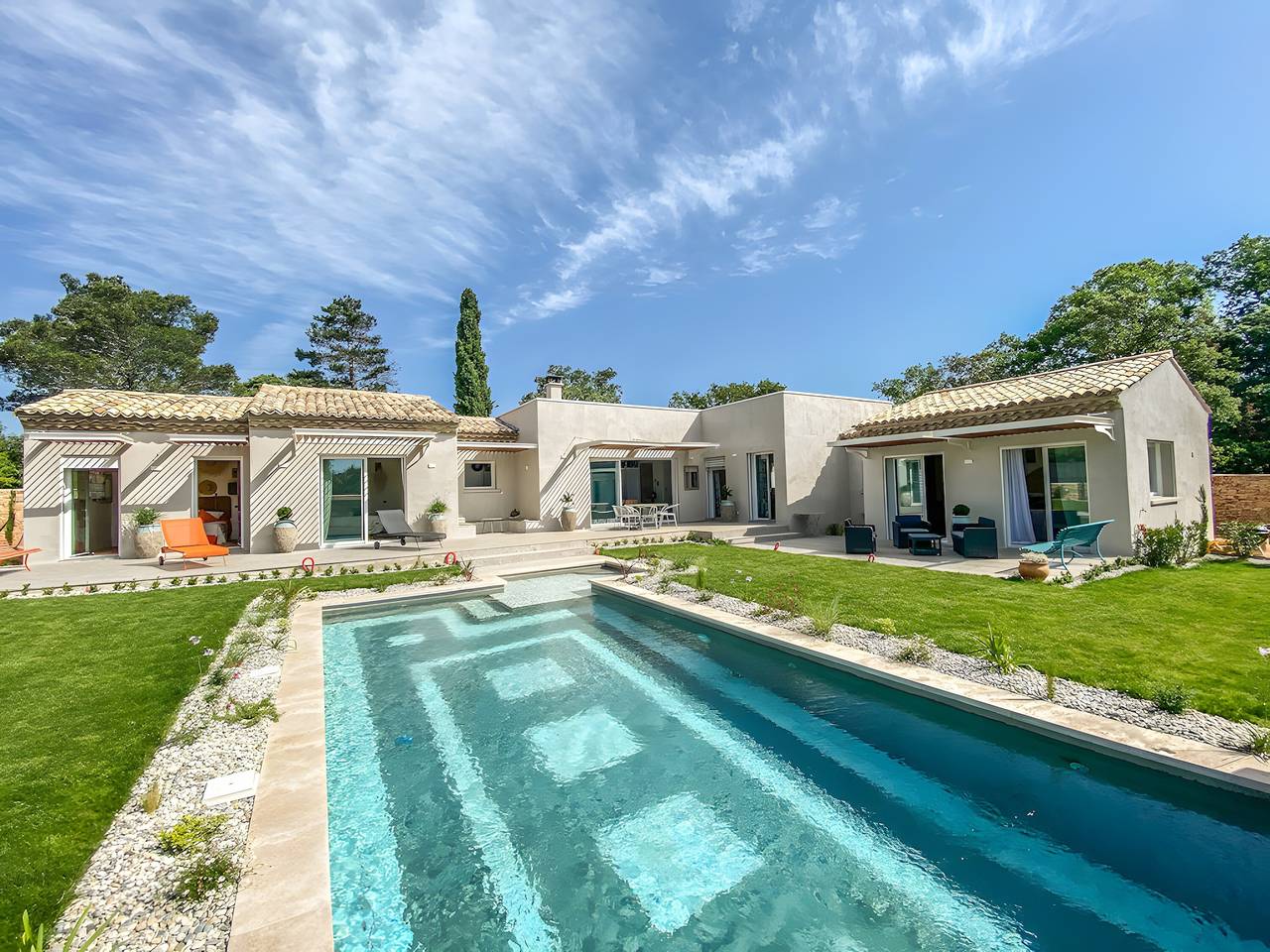 Villa 'Les 4 Fontaines' met Privézwembad, Wi-Fi en Airconditioning in Saint-Siffret, Nimes en omgeving