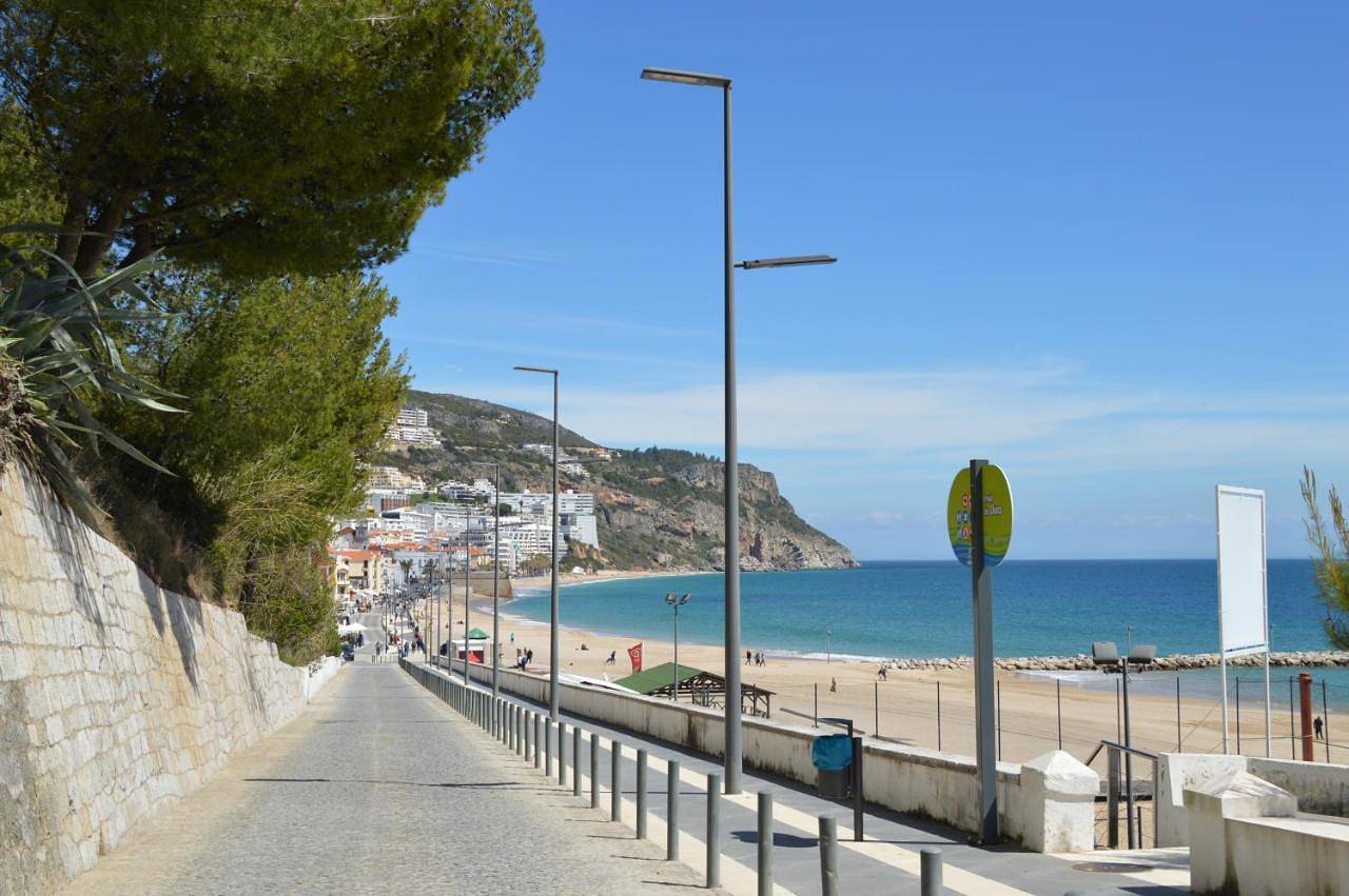 Amazing Beach & Pool Apartment with Garden in Praia do Ouro, Sesimbra (Castelo)