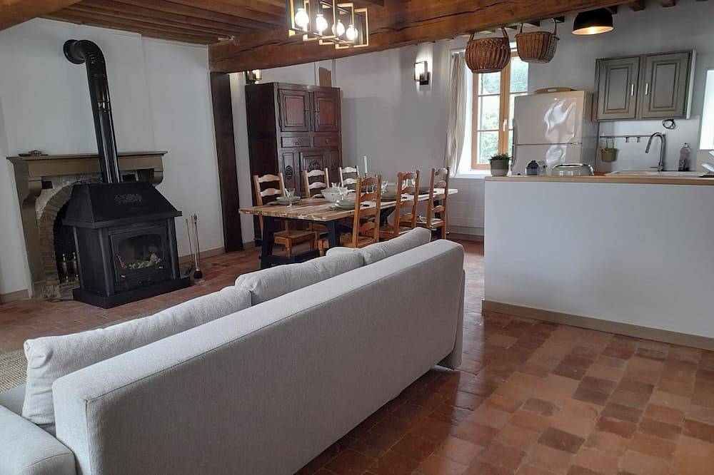 Maison Morvandel in Quarré-les-Tombes, Parc naturel régional du Morvan