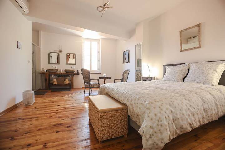 Gîte pour 8 personnes, avec jardin ainsi que jacuzzi et terrasse à Issigeac - 4