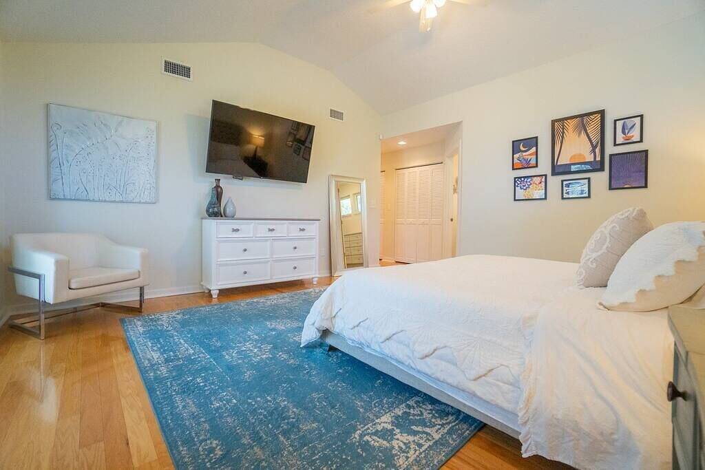 Joy Joy's Vilano Beach | 5-min walk to quiet beach in Vilano Beach, St. Johns County