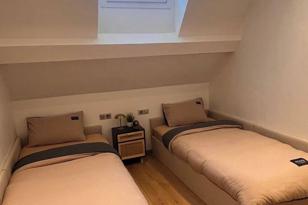 Appartement entier, Appartement spacieux de 140 m²  4 chambres, 3 salles de bain, double séjour. in Douai, Département Nord