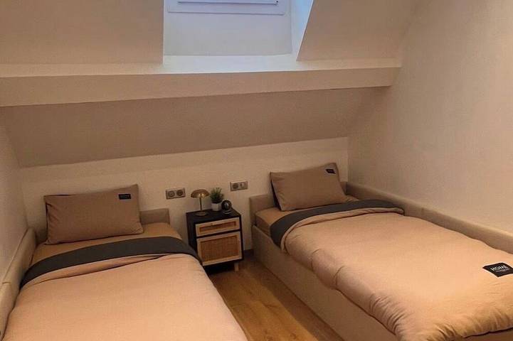 Ganze Wohnung, Spacious 140 m² apartment with 4 bedrooms, 3 bathrooms, and a double living room. in Douai, Département Nord